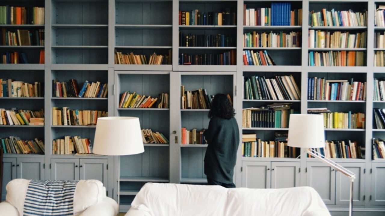 Why Are We Obsessed With Other People S Bookshelves